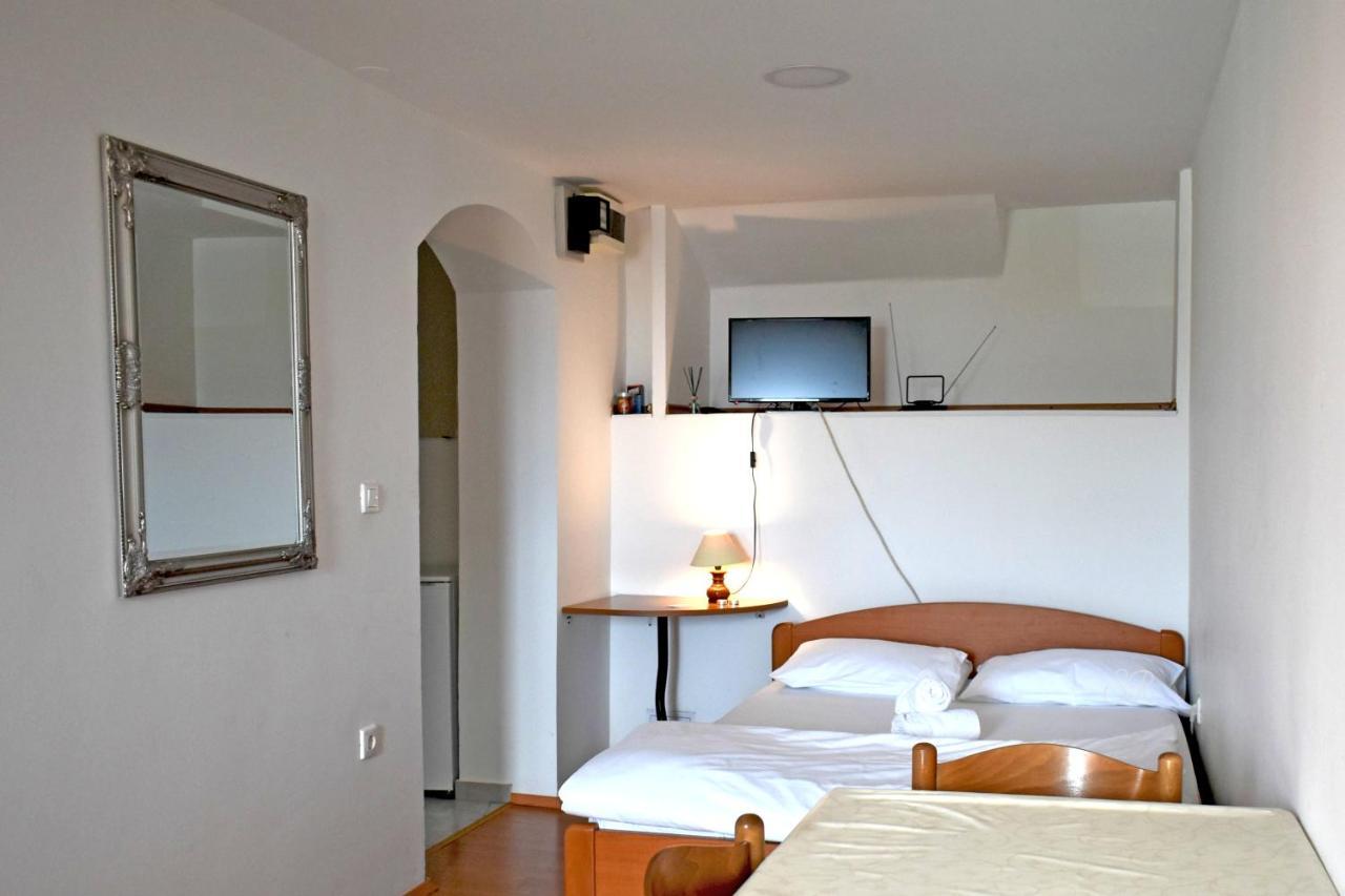 Studio Apartment Tonka シベニク エクステリア 写真